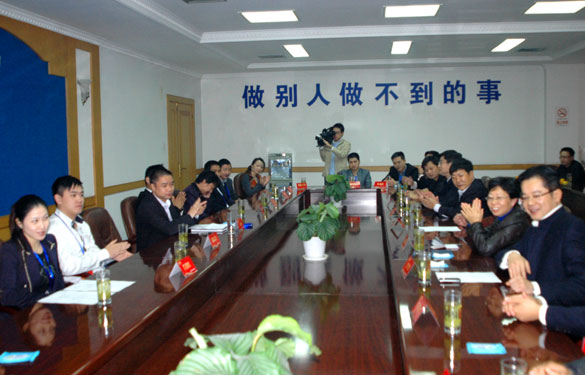 溧陽(yáng)市青商會(huì)會(huì)員來(lái)江蘇上上電纜集團(tuán)參觀、座談