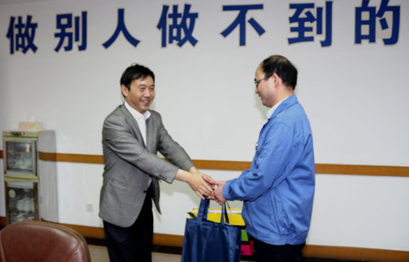 2015年5月12日，溧陽(yáng)市總工會(huì)領(lǐng)導(dǎo)到上上電纜慰問(wèn)勞動(dòng)模范