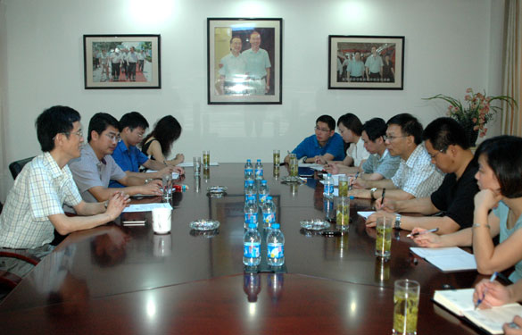 江蘇省社會(huì)科學(xué)院世界經(jīng)濟(jì)研究所所長(zhǎng)田伯平來上上集團(tuán)調(diào)研