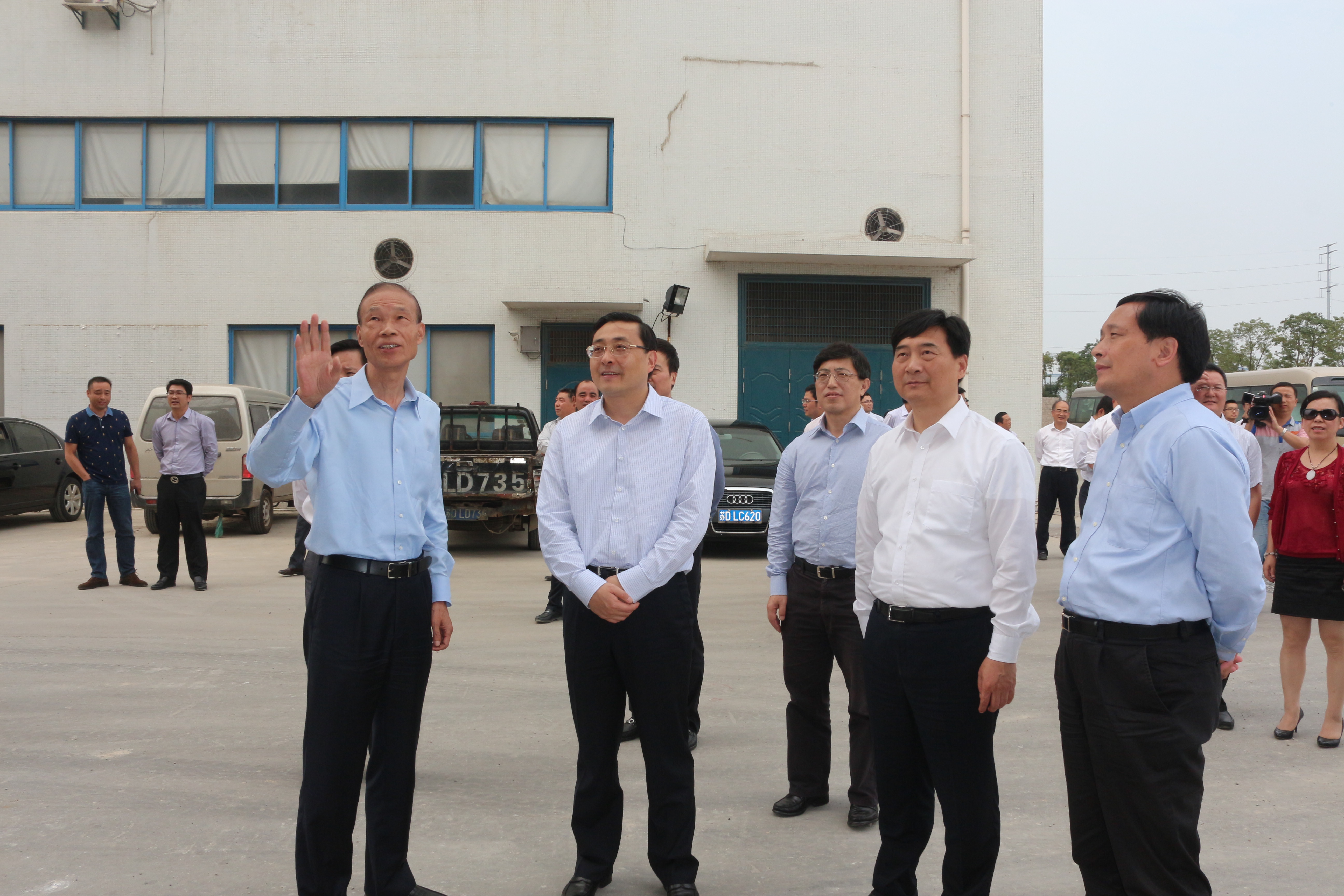 10月10日，常州市市長(zhǎng)費(fèi)高云一行來(lái)上上電纜督查西廠區(qū)三期工程建設(shè)情況